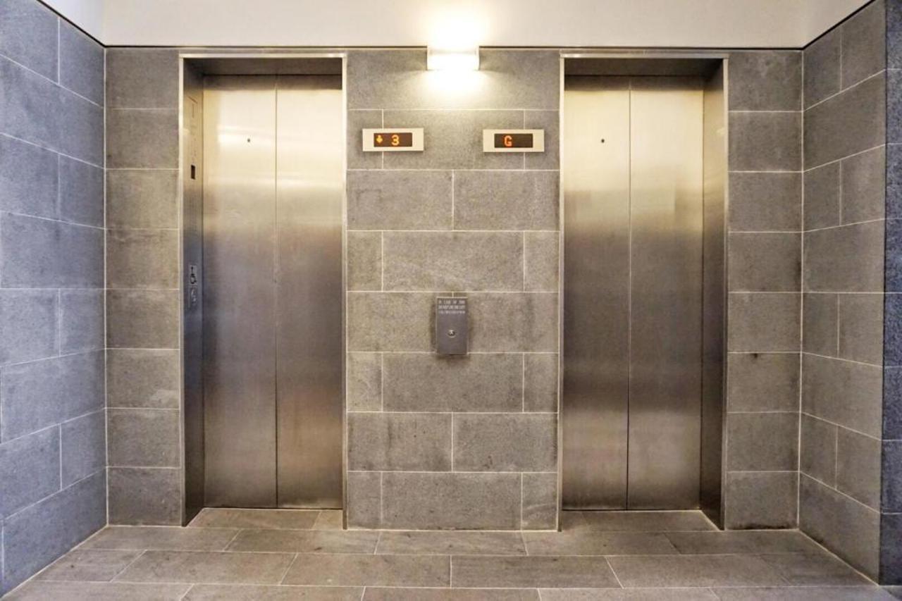 Twenty One Whitfield Aparthotel Hong Kong Exterior photo